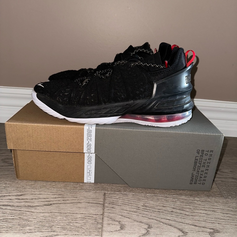 LEBRON XVIII (GS)- basketball shoes